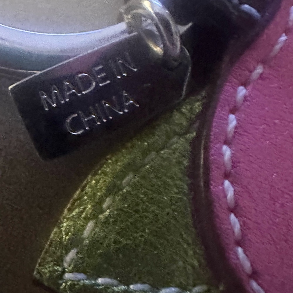 Authentic Coach Vintage Pink Big Apple New York Skyline Keychain! LE - Picture 3 of 8